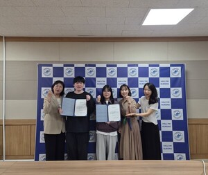 한림대학교 여교수회, 성적 향상 장학생 2명에 장학금 전달